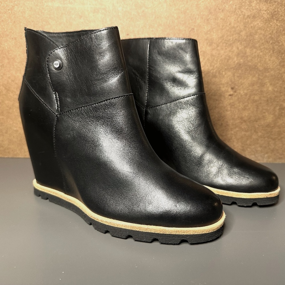 UGG Black Amal Wedge Boot Sheepskin Lining